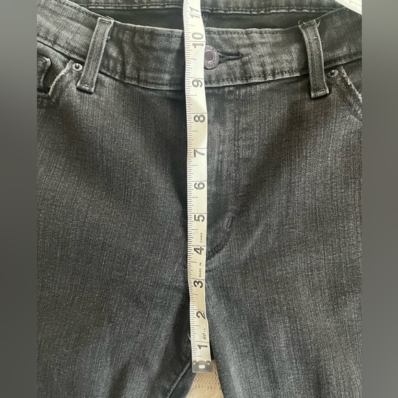 Levi’s Black 711 Skinny, Distressed Jeans Women’s Size 33 - Picture 15 of 16